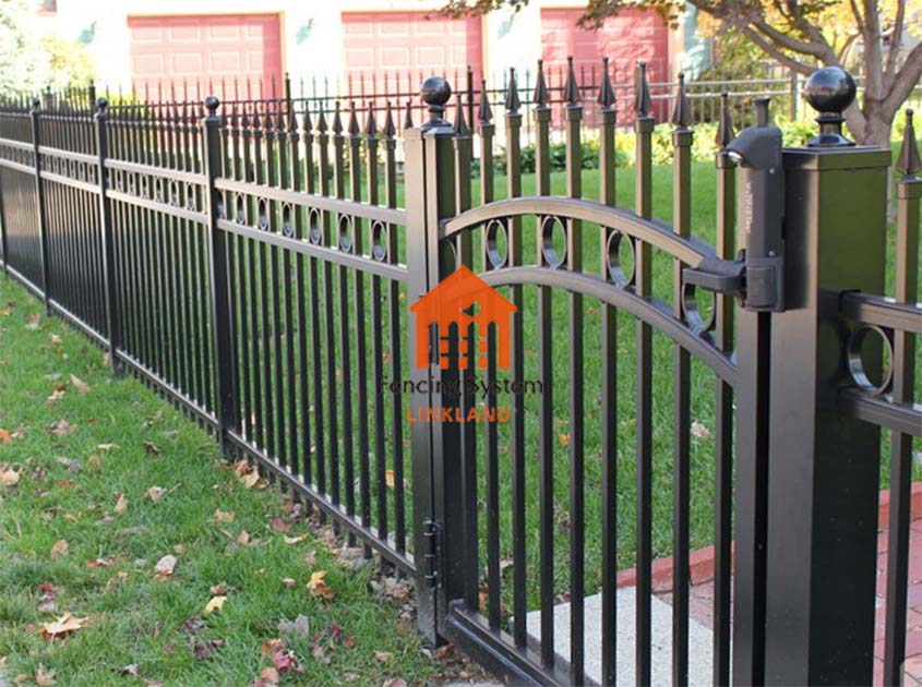 Explain in detail the construction procedures and specifications of the Steel Picket Fence net