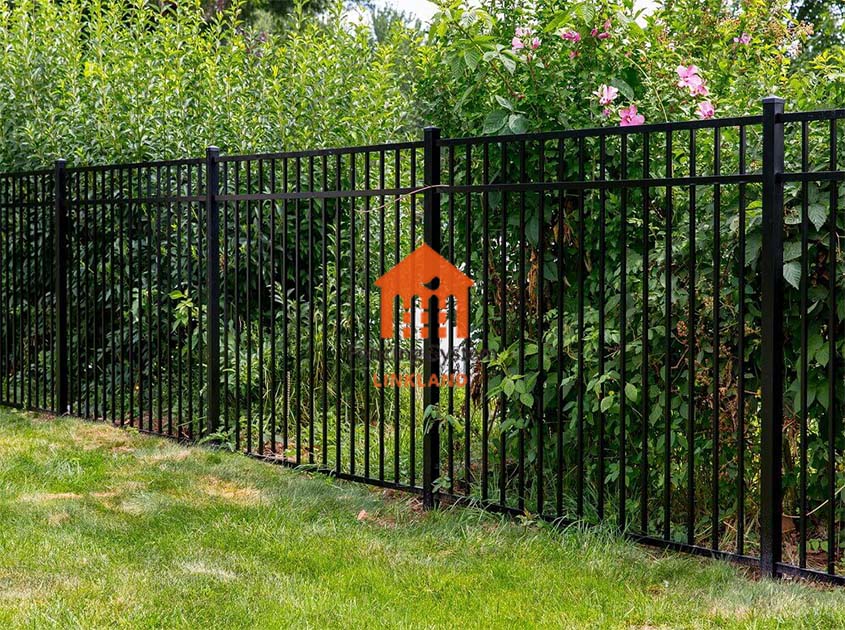 Steel Picket Fence conforms to modern architectural style