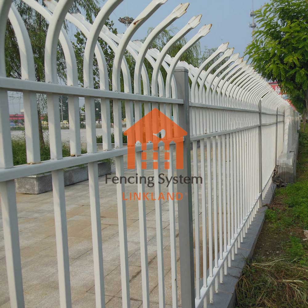 How to properly maintain Steel Picket Fence