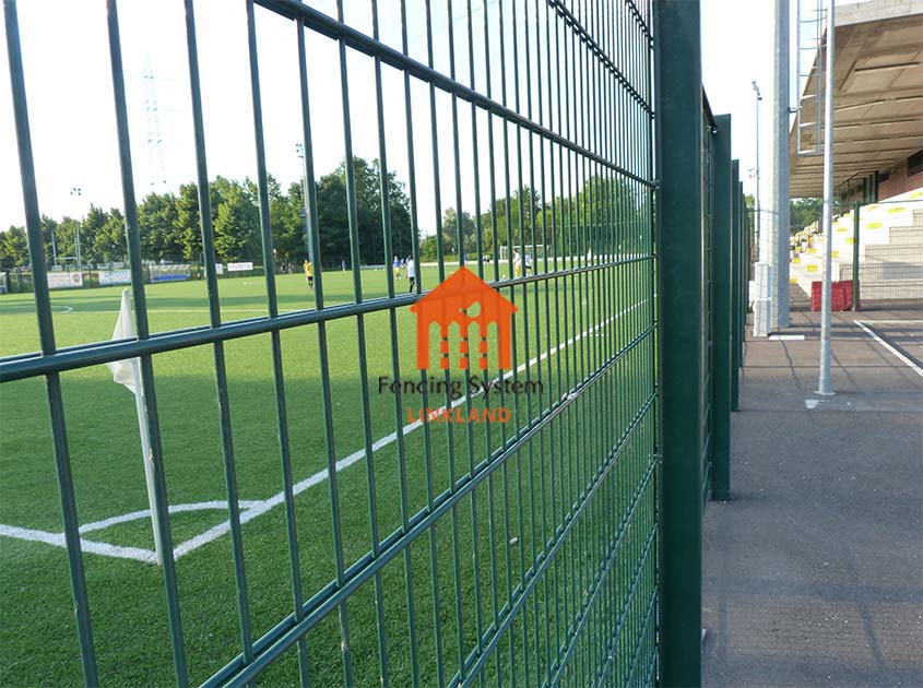 Exploring the aesthetics of double wire mesh fence in landscape design