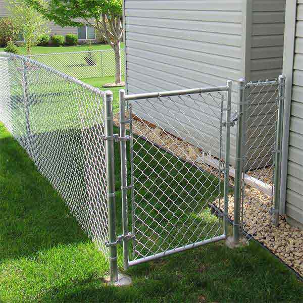 Chain link fences are a type of fence commonly found in gardens, yards, and landscapes.